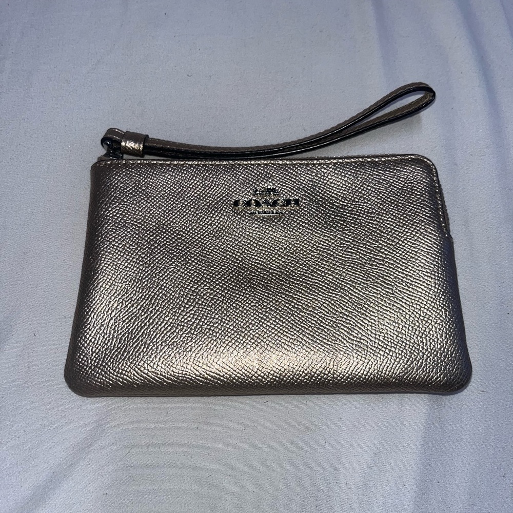 💕 Coach purse metallic wristlet 💕